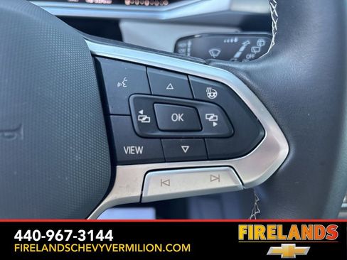 Used 2025 Volkswagen Taos SE image 2