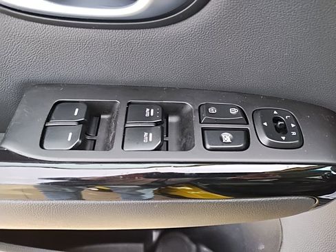 Used 2015 Kia Soul + w/ Audio Package image 18