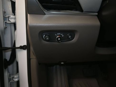 Used 2018 Chevrolet Traverse Premier w/ Driver Confidence II Package FWD image 13