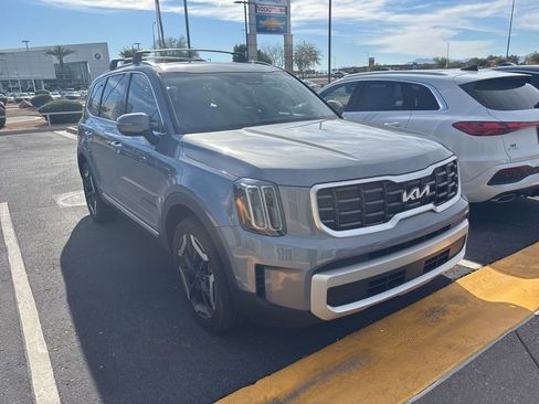 Used 2024 Kia Telluride S w/ S Sunroof Package image 3