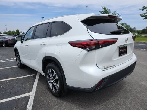 Used 2023 Toyota Highlander XLE FWD image 17