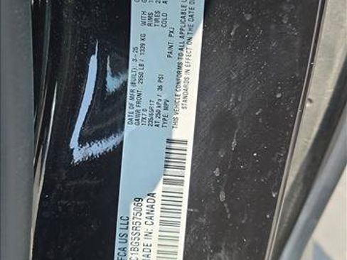 Used 2025 Chrysler Pacifica Select FWD image 27