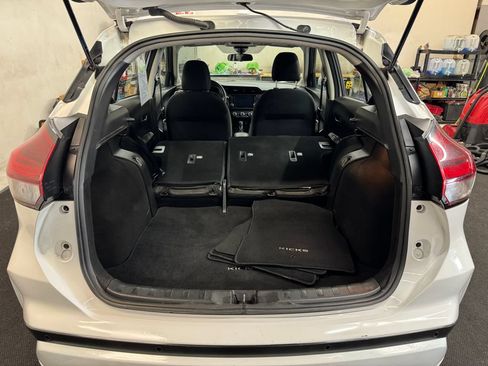 Used 2024 Nissan Kicks SV FWD image 7