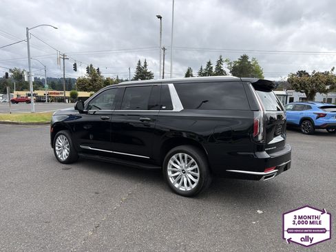 Used 2024 Cadillac Escalade ESV Luxury AWD/4WD image 3