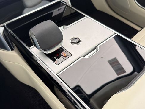 New 2026 Land Rover Range Rover Long Wheelbase SE image 18