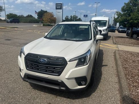 Used 2024 Subaru Forester Premium AWD/4WD image 1