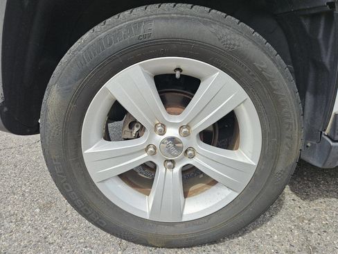 Used 2014 Jeep Compass Latitude image 24