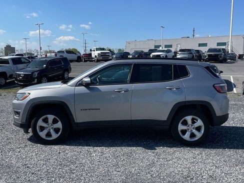 Used 2019 Jeep Compass Latitude w/ Popular Equipment Group AWD/4WD image 8