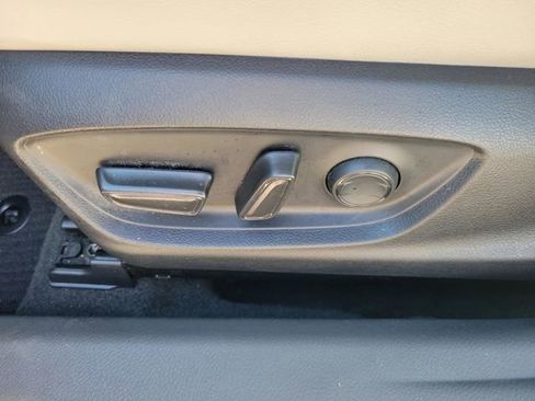 Used 2022 Toyota Camry SE image 17