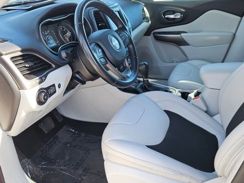 Used 2020 Jeep Cherokee Latitude Plus w/ Comfort/Convenience Group image 15