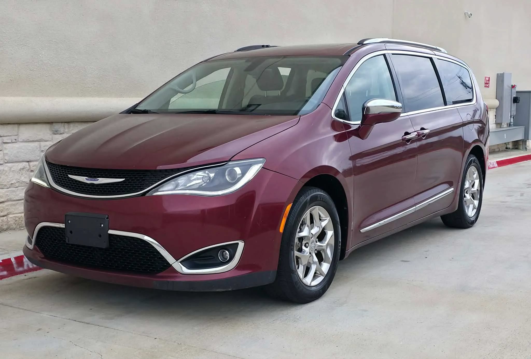 Used 2018 Chrysler Pacifica Limited FWD image 5