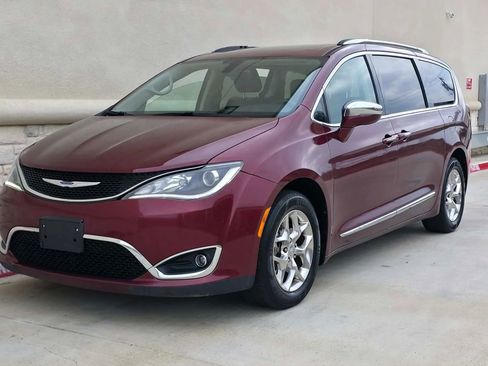 Used 2018 Chrysler Pacifica Limited FWD image 5