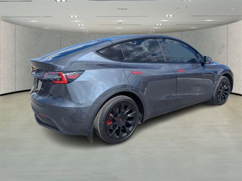 Used 2021 Tesla Model Y 2WD image 3
