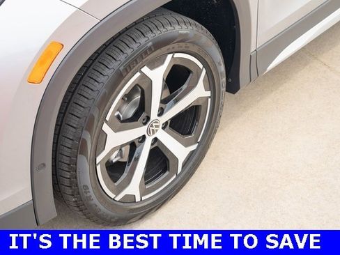 New 2025 Volkswagen Tiguan SE image 10