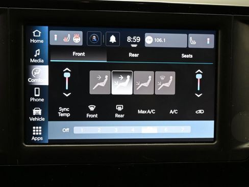 Used 2023 Chrysler Voyager LX image 25