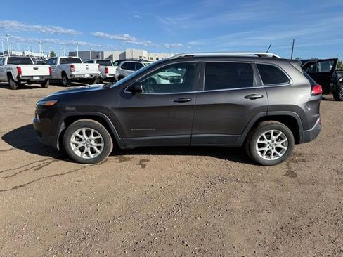 Used 2014 Jeep Cherokee Latitude w/ Cold Weather Group FWD image 2