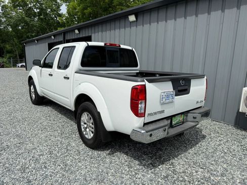 Used 2016 Nissan Frontier SV w/ SV Value Truck Package AWD/4WD image 4