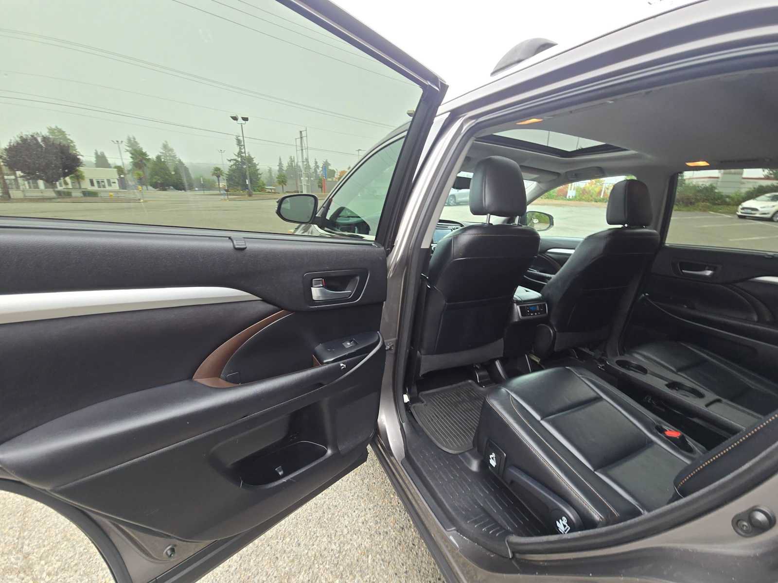 Used 2016 Toyota Highlander XLE AWD/4WD image 15