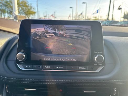 Certified 2022 Nissan Rogue SV image 18