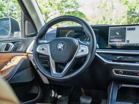 Used 2024 BMW X7 xDrive40i image 46