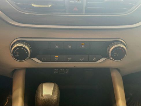 Used 2025 Nissan Altima 2.5 SV FWD image 23