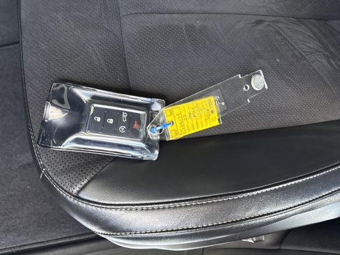 Used 2023 Jeep Grand Cherokee L Laredo image 35