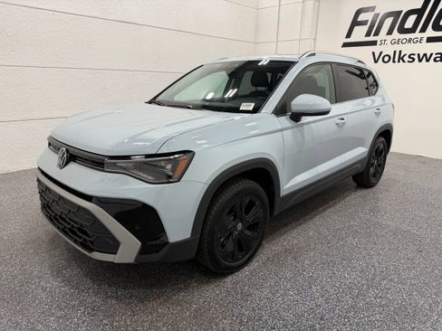 Used 2026 Volkswagen Taos SE w/ Panoramic Sunroof Package FWD image 1