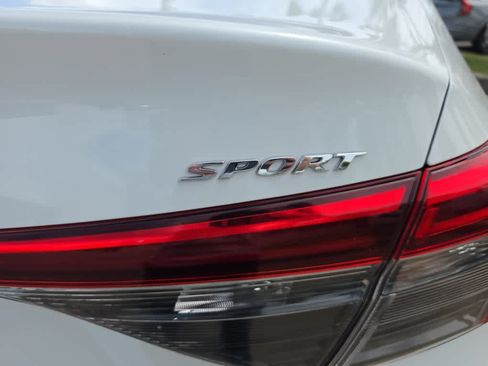 Used 2022 Honda Civic Sport image 8