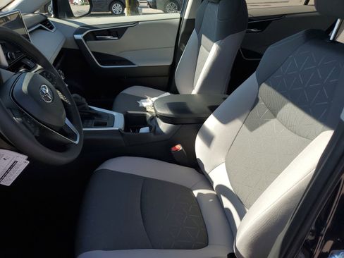 Certified 2025 Toyota RAV4 XLE w/ Convenience Package image 17