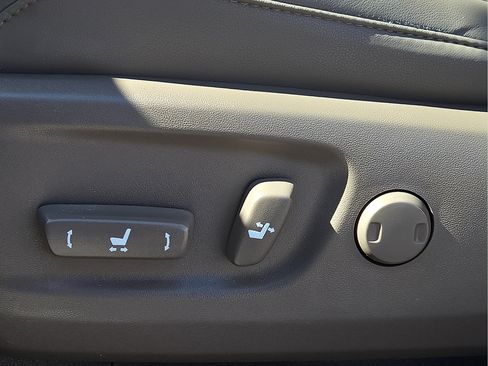 Used 2023 Lexus GX 460 Premium w/ Accessory Package AWD/4WD image 15