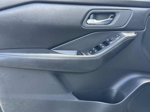 Certified 2024 Nissan Rogue SV FWD image 19
