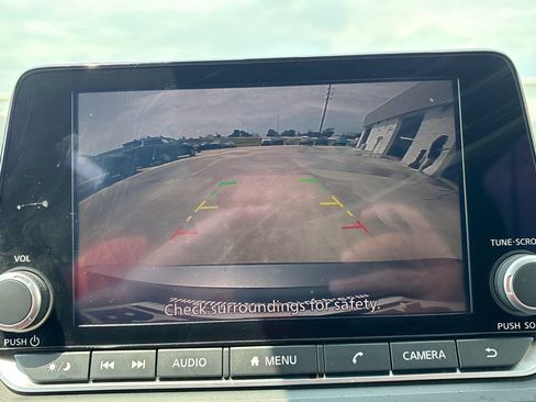 Used 2025 Nissan Rogue SV FWD image 35