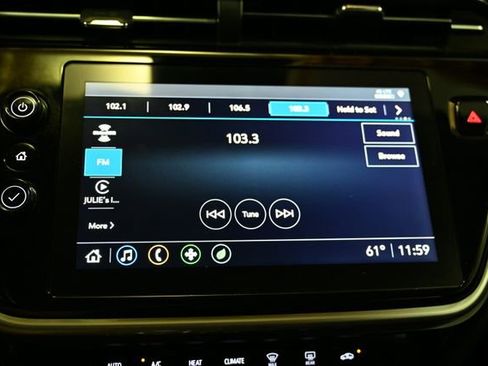 Used 2022 Chevrolet Bolt EUV LT w/ Comfort Package image 32