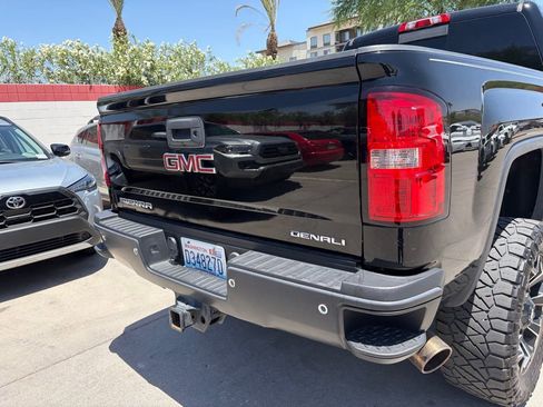 Used 2017 GMC Sierra 2500 Denali w/ Duramax Plus Package AWD/4WD image 4