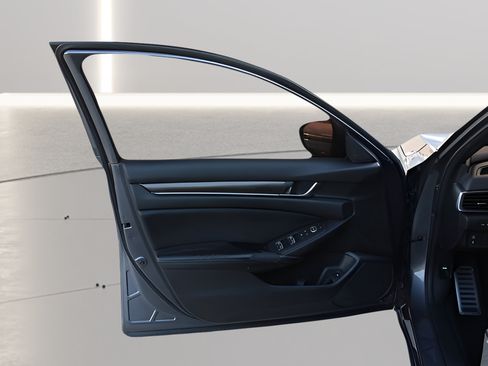Used 2018 Honda Accord Sport image 8