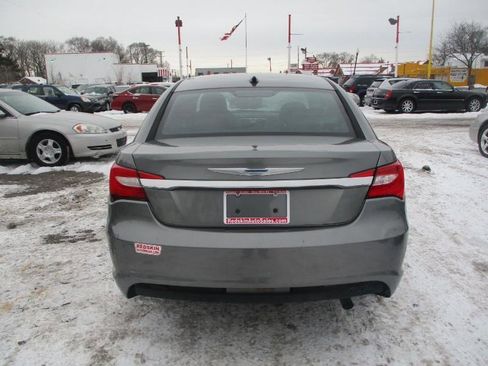 Used 2012 Chrysler 200 Touring FWD image 5