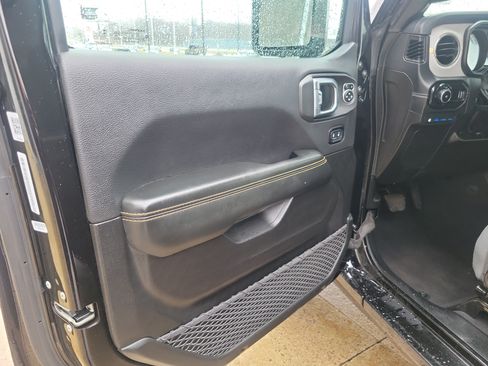 Used 2025 Jeep Wrangler Unlimited Sahara w/ Safety Group AWD/4WD image 6