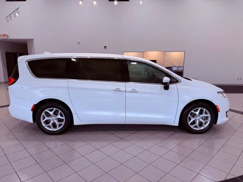 Used 2017 Chrysler Pacifica Touring Plus w/ Tire & Wheel Group image 12