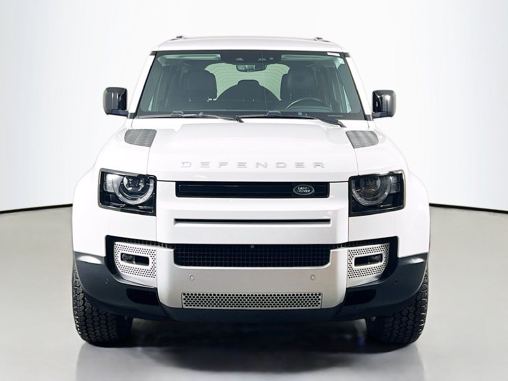 Used 2023 Land Rover Defender 110 SE AWD/4WD image 2