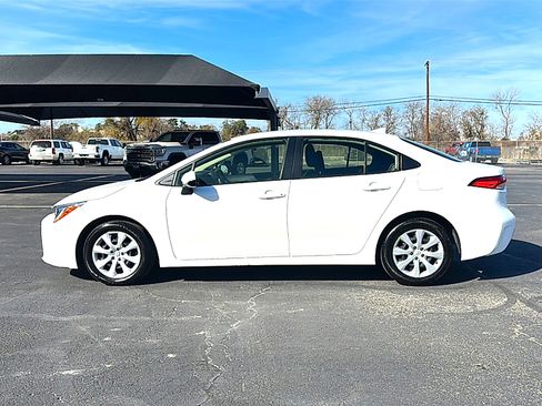 Used 2023 Toyota Corolla LE image 5