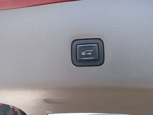 Used 2019 Chevrolet Traverse LT w/ LPO, Floor Liner Package FWD image 39