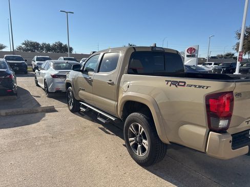 Used 2018 Toyota Tacoma TRD Sport w/ Technology Package image 6