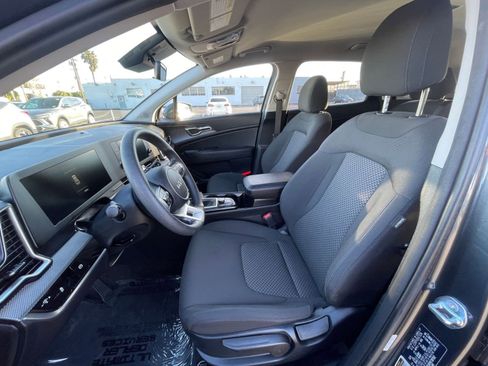 Used 2025 Kia Sportage LX image 27