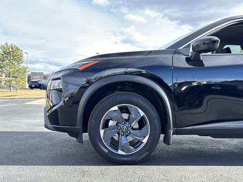 Certified 2025 Nissan Rogue SV image 29