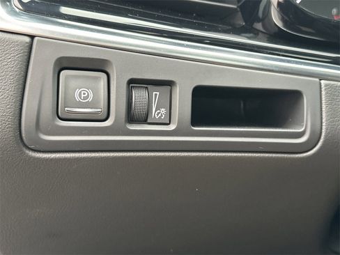 Certified 2025 Cadillac XT6 Premium Luxury image 36