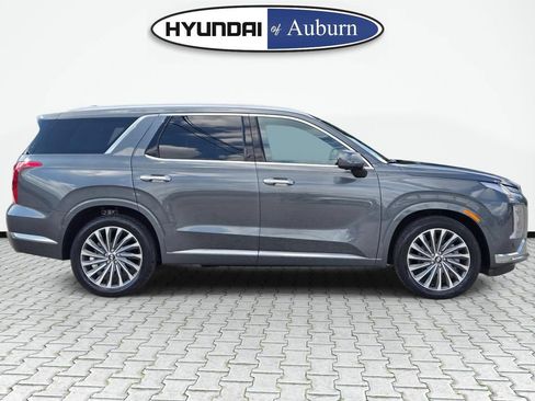 Certified 2025 Hyundai Palisade Calligraphy FWD image 4