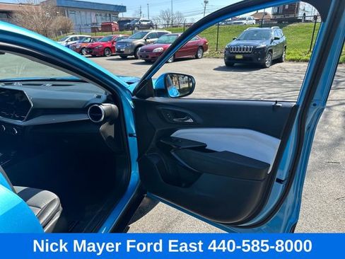 Used 2025 Chevrolet Trax LT FWD image 10