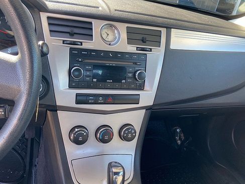 Used 2010 Chrysler Sebring Touring image 11