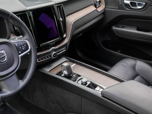 Used 2022 Volvo XC60 B5 Momentum w/ Advanced Package image 11