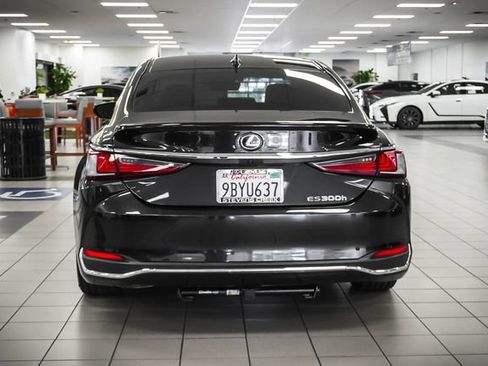 Certified 2022 Lexus ES 300h w/ Premium Package FWD image 7